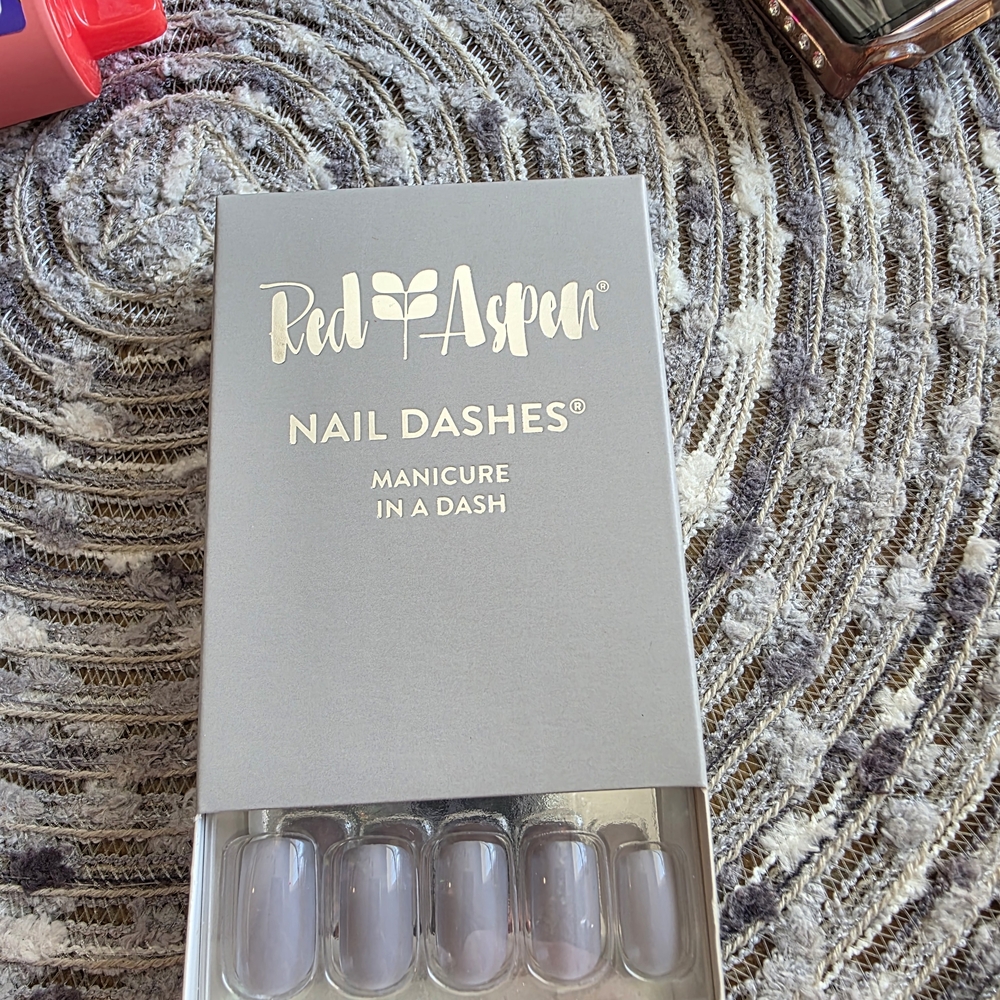 Red Aspen Nail Dashes